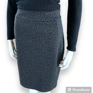 Tahari pencil skirt, size 6.